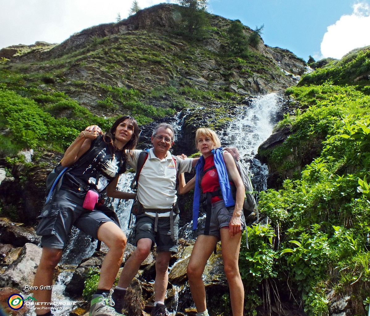 59 Cascate d'acqua dal Monte Farno....JPG